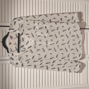 White blouse with feather print